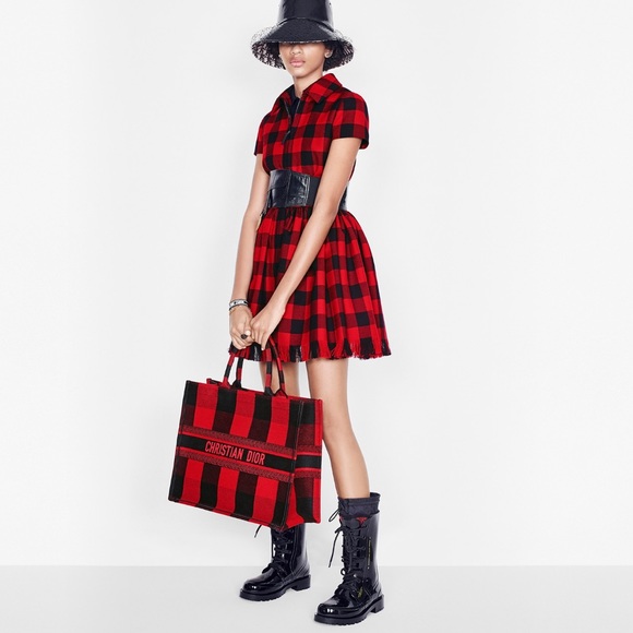 Gorgeous Dior lambskin saddle belt. Must have 🔥🔥 - Picture 4 of 15